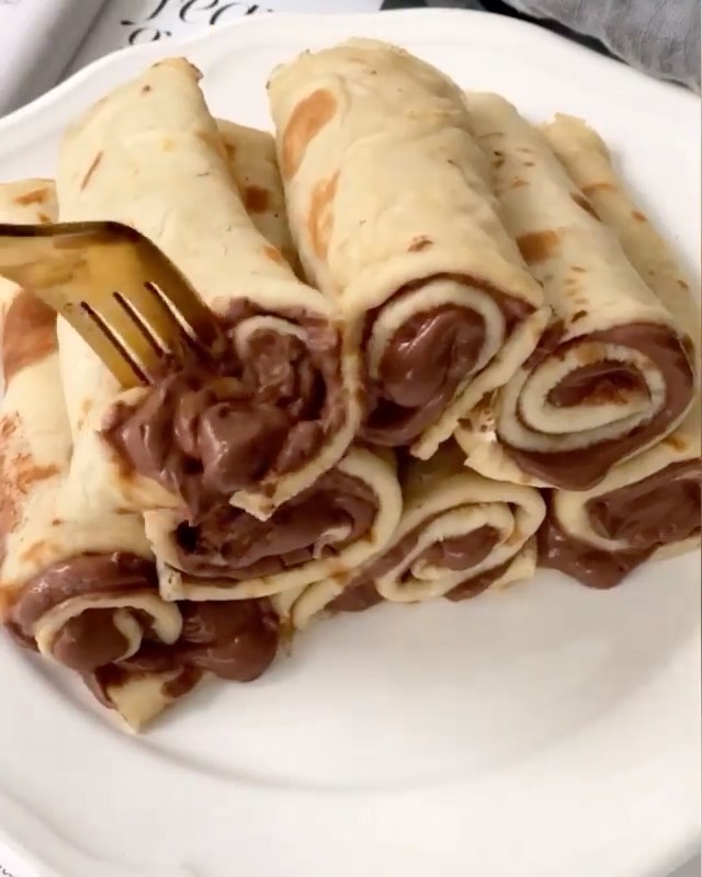 Blender Rolled Crêpes with Chocolate Filling