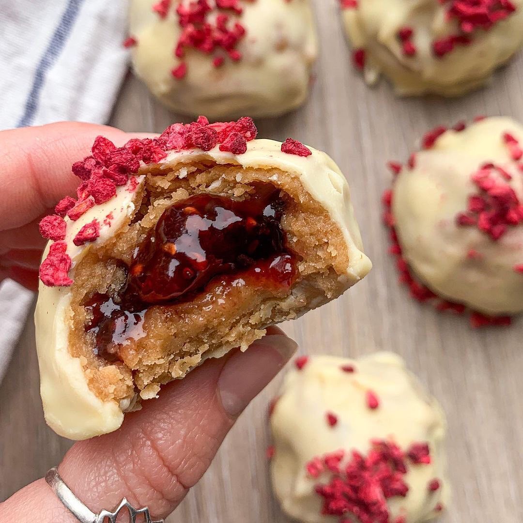 No-Bake White Chocolate Peanut Butter Jelly Bombs