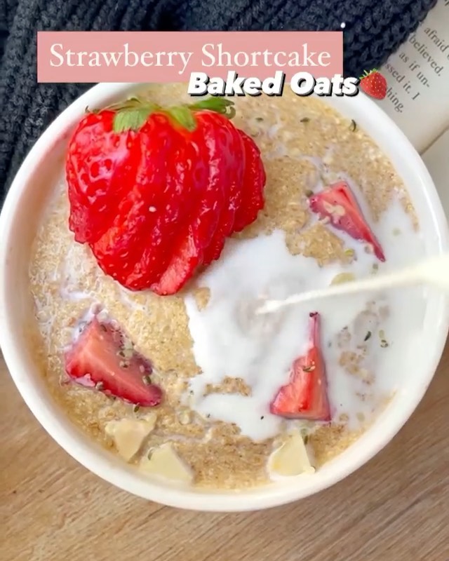 Strawberry Shortcake Baked Oats