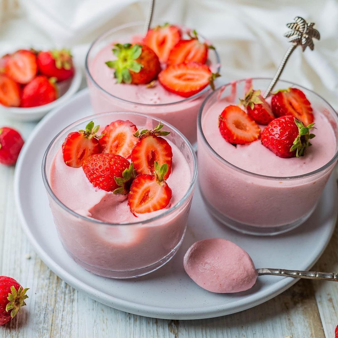 Easy Vegan Strawberry Mousse