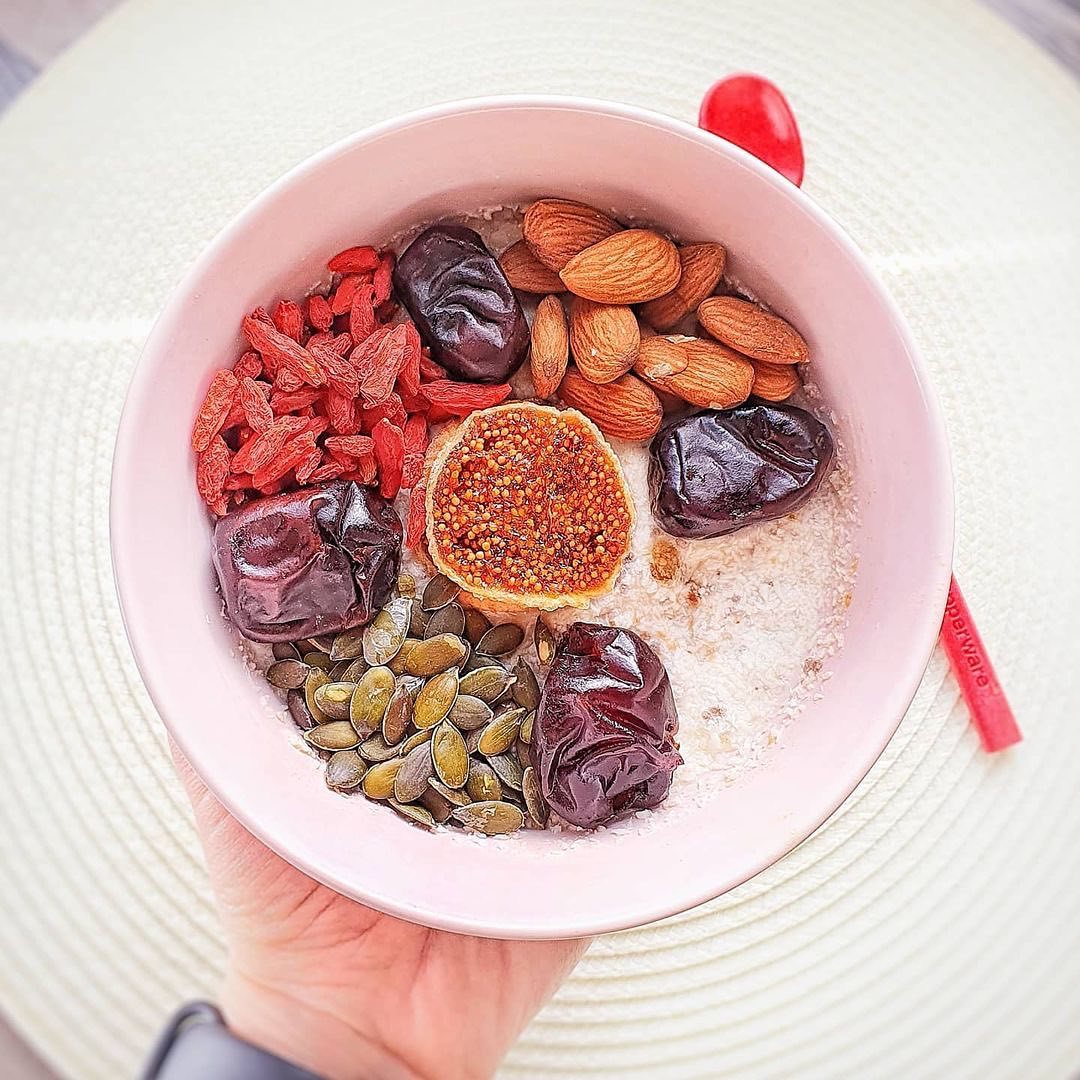 Vegan Oatmeal Coconut Smoothie Bowl