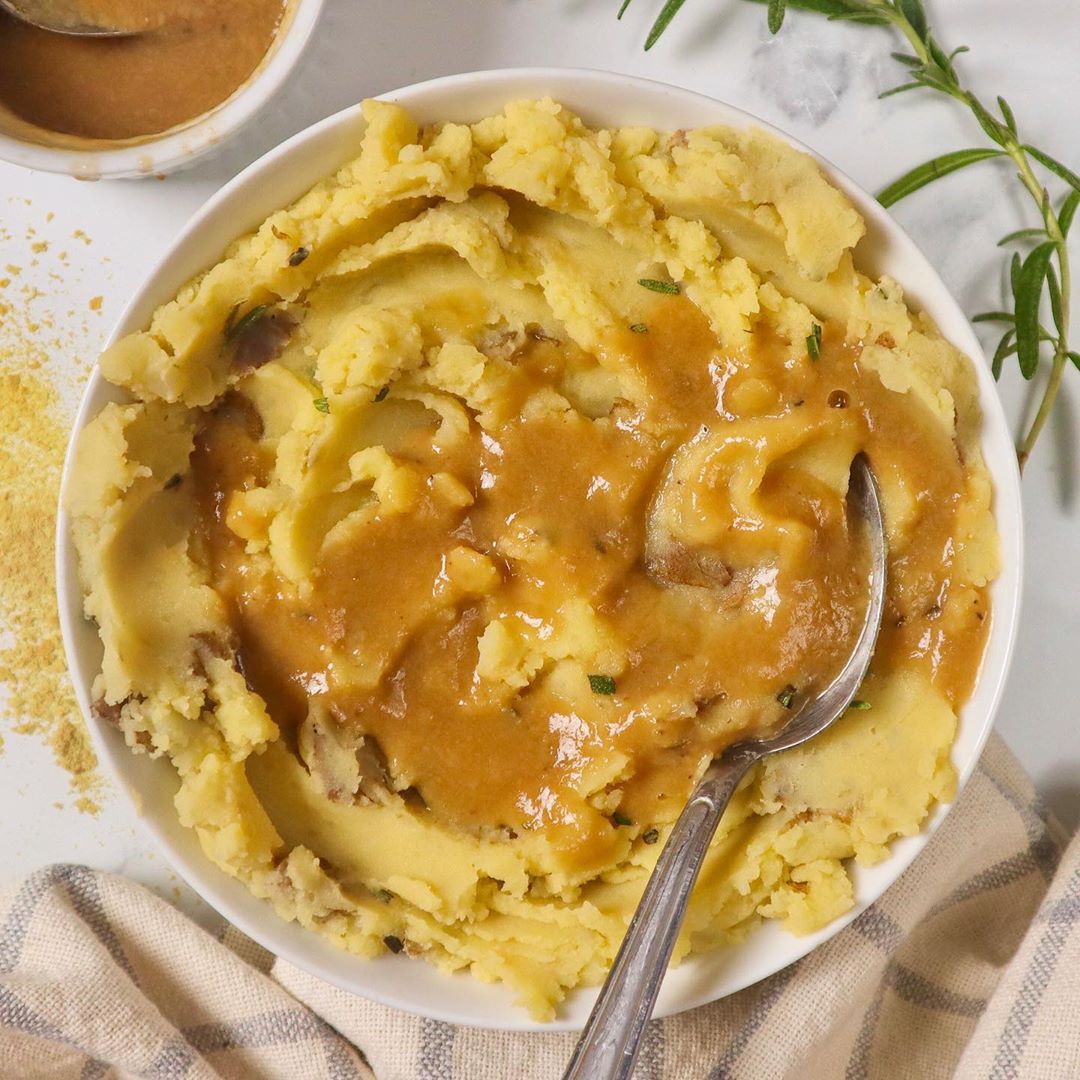 Garlicky Cheesy Herby Vegan Mashed Potatoes