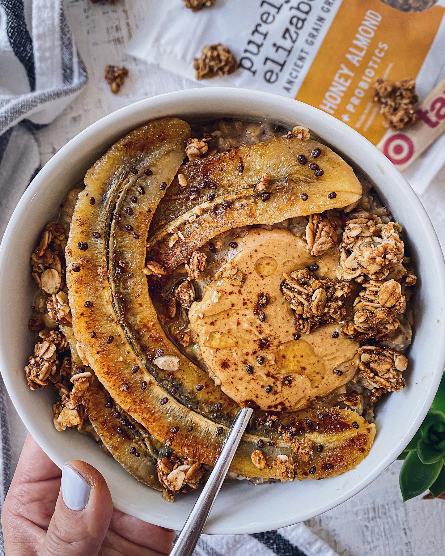 Creamy Oatmeal with Caramelized Bananas and Granola