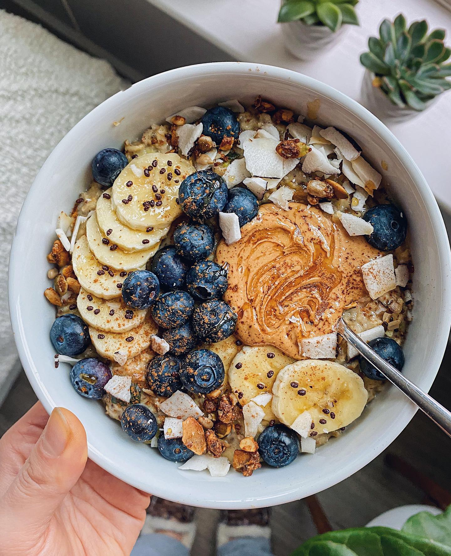 Creamy Stovetop Oatmeal with Toppings