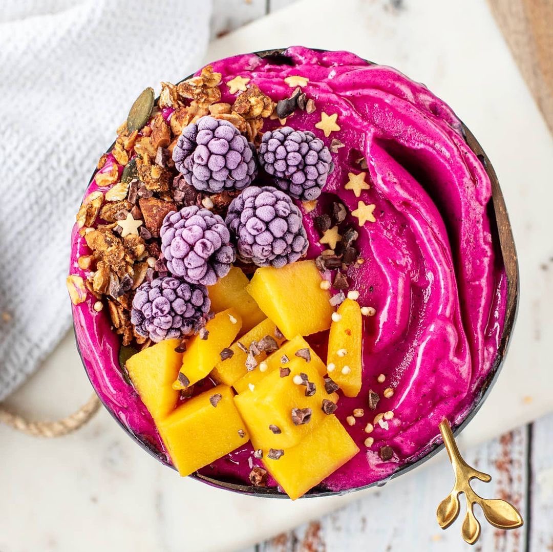 Frozen Banana and Pitaya Smoothie Bowl