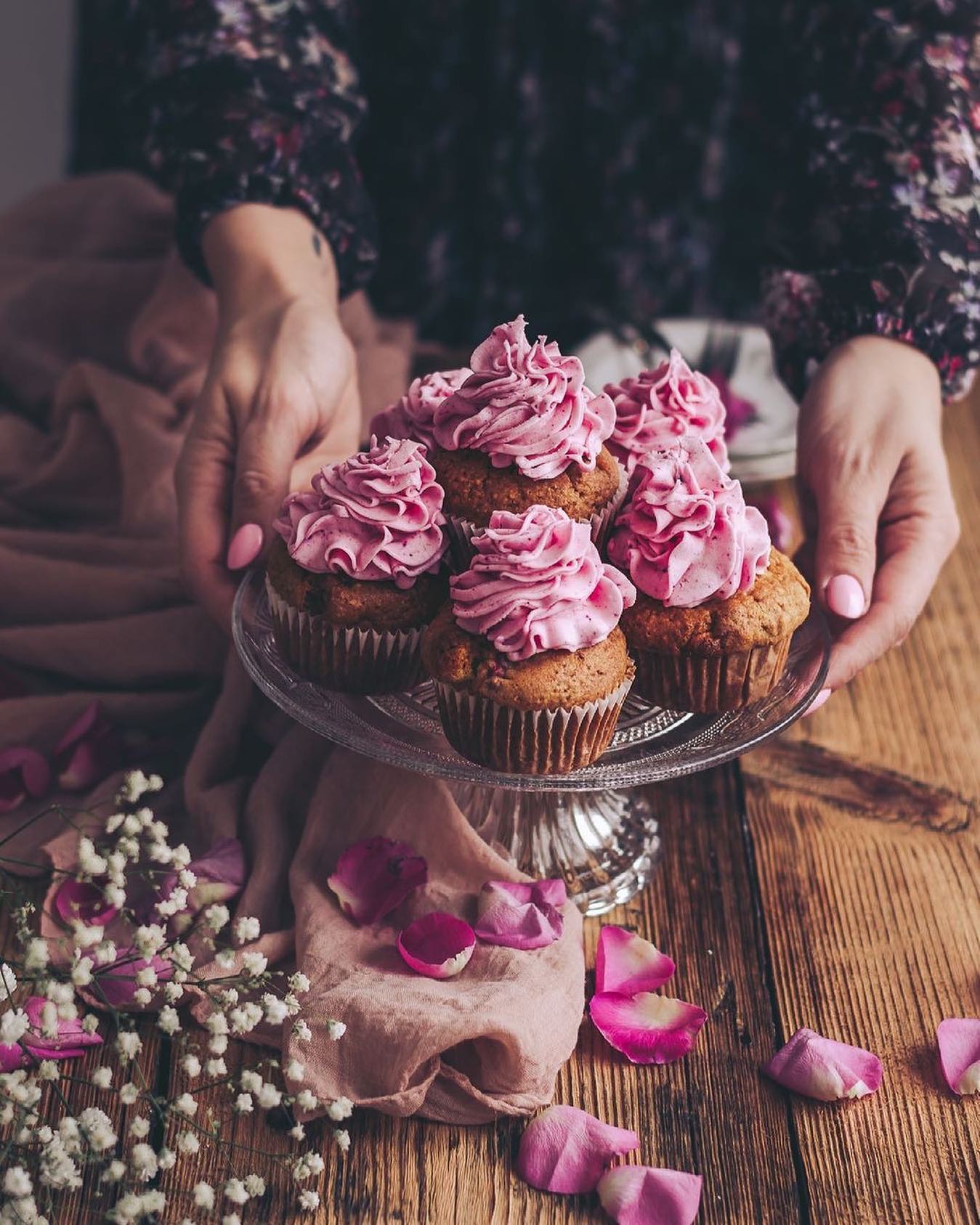 Vegan Strawberry White Chocolate Cupcakes