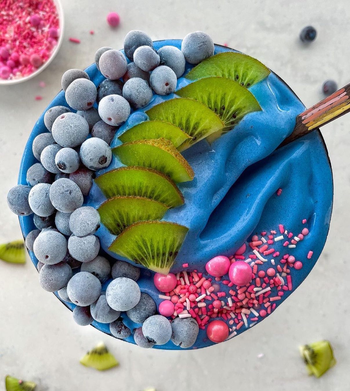 Blue Spirulina Banana Smoothie Bowl