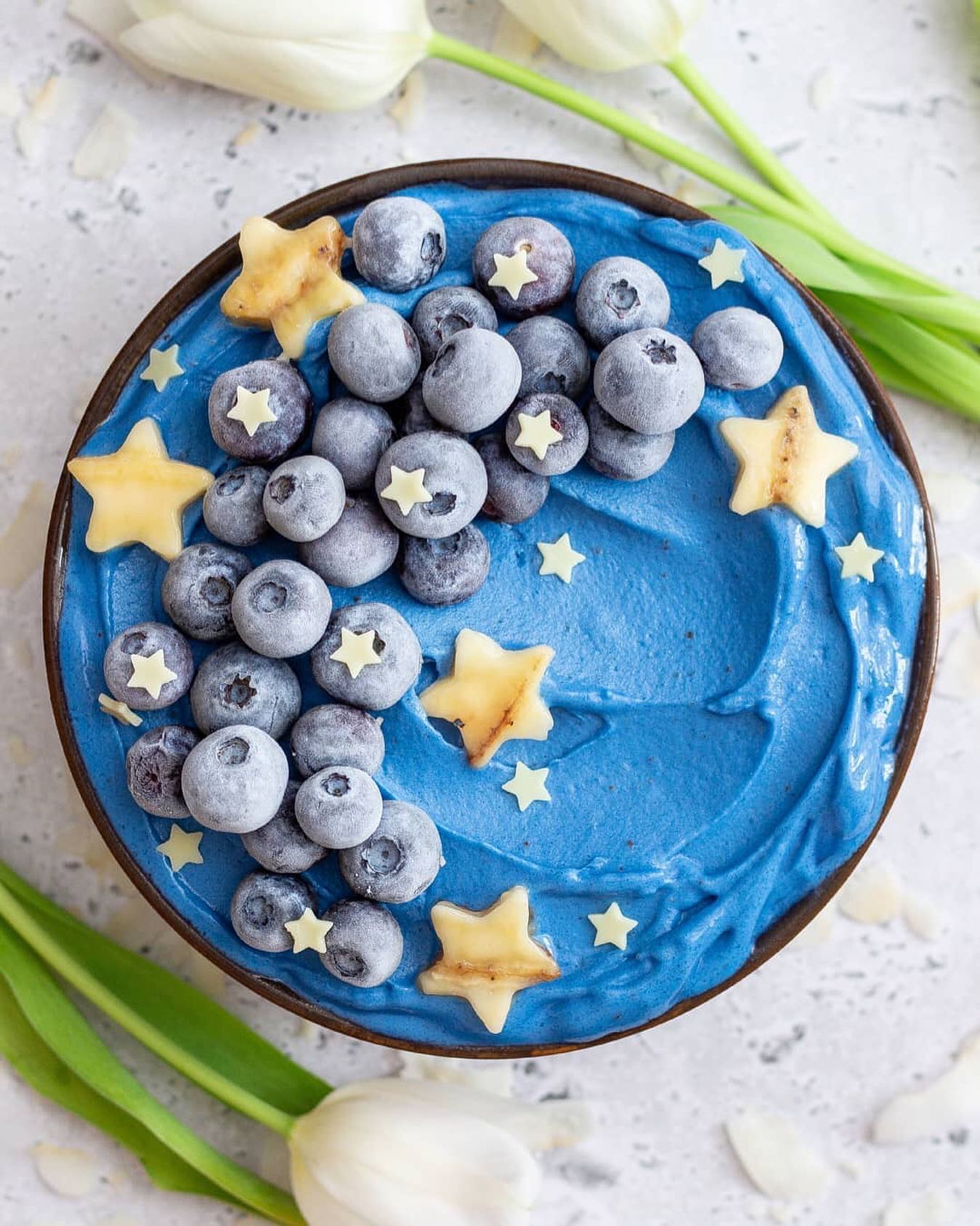 Banana Blue Spirulina Smoothie Bowl
