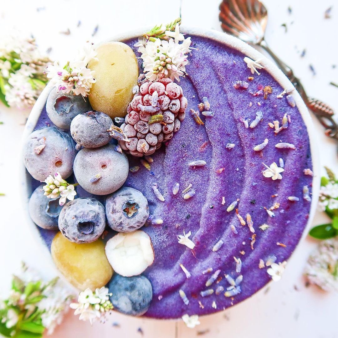 Frosted Berry and Yogurt Smoothie