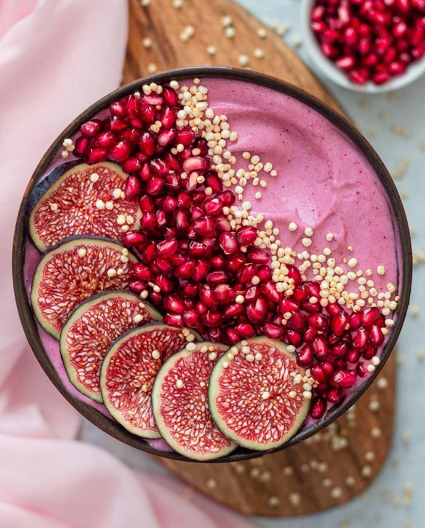 Frozen Banana Pitaya Smoothie Bowl