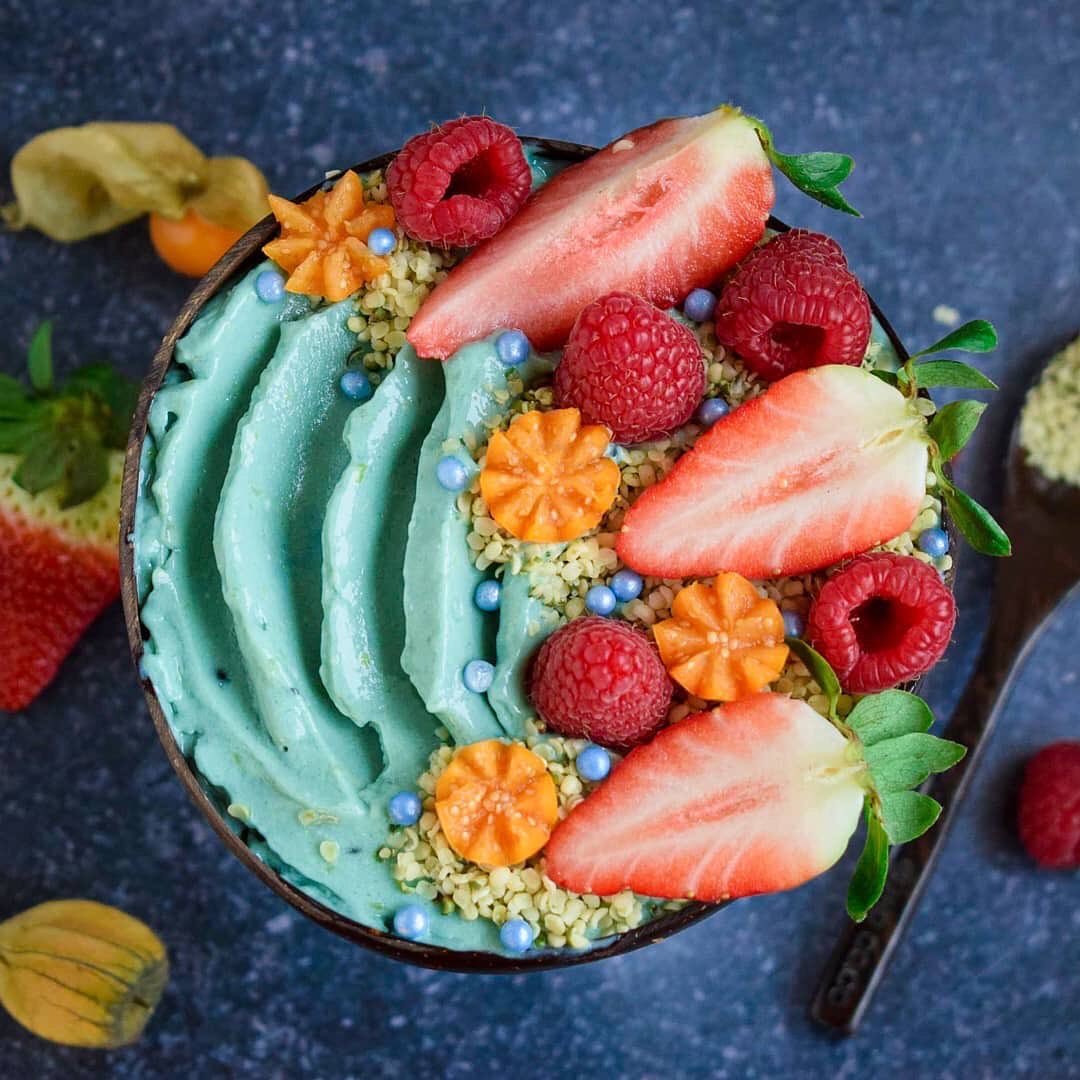 Turquoise Summer Smoothie Bowl