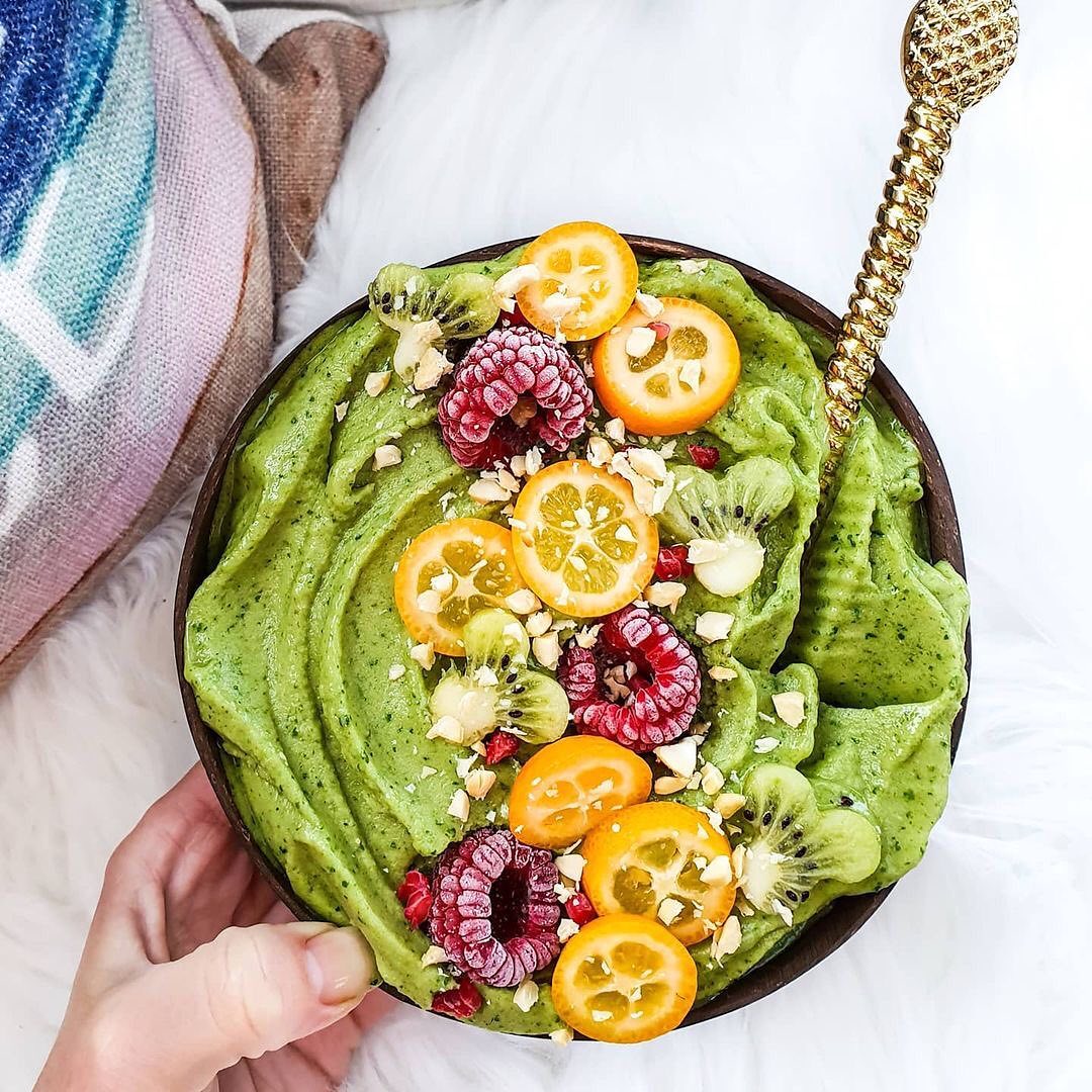 Kale Mango Smoothie Bowl