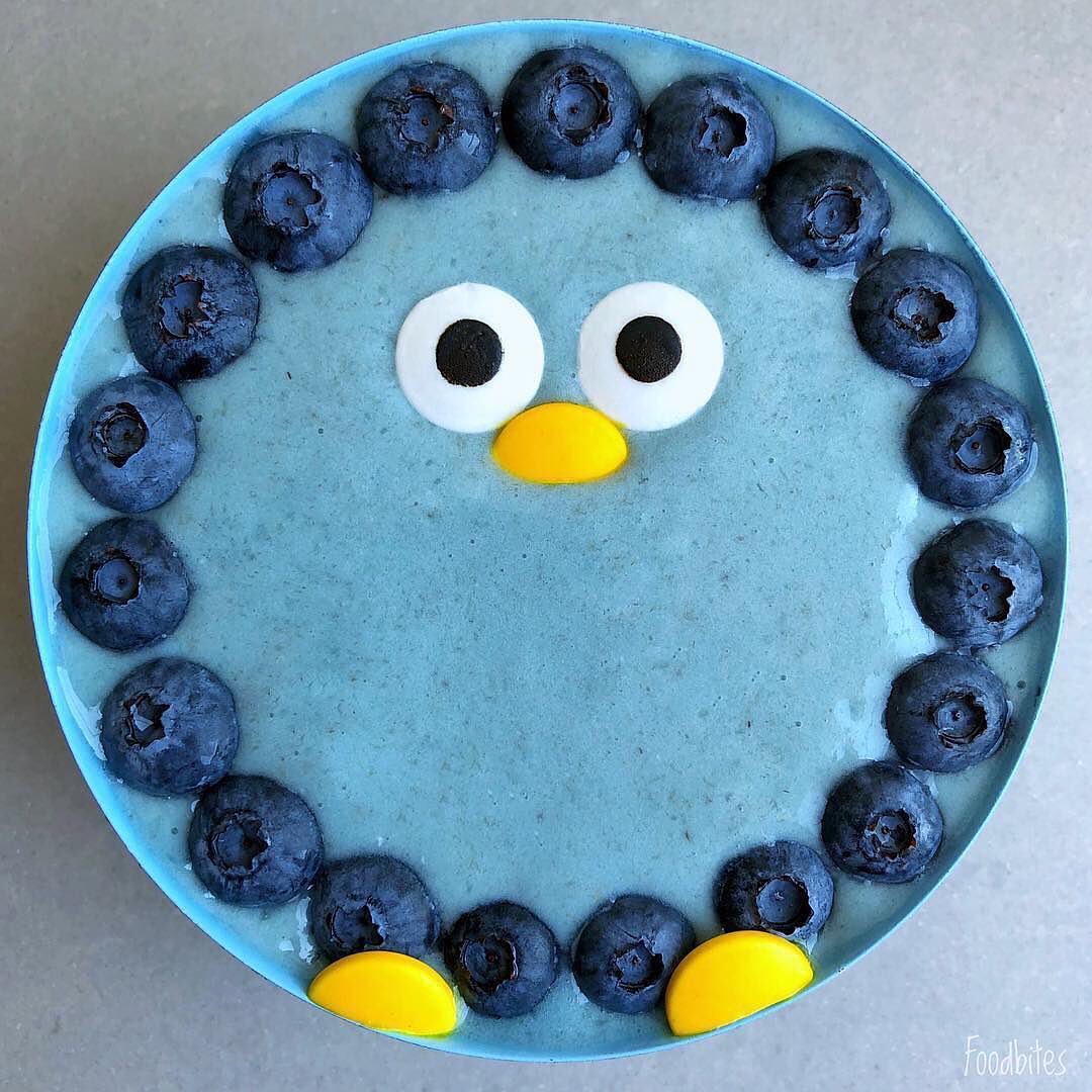 Blue Spirulina Banana Smoothie Bowl