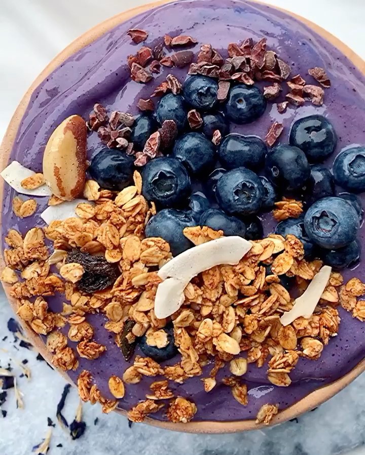 Maca Berry Smoothie Bowl