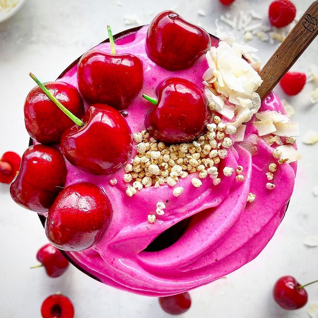 Frozen Banana Pitaya Smoothie Bowl