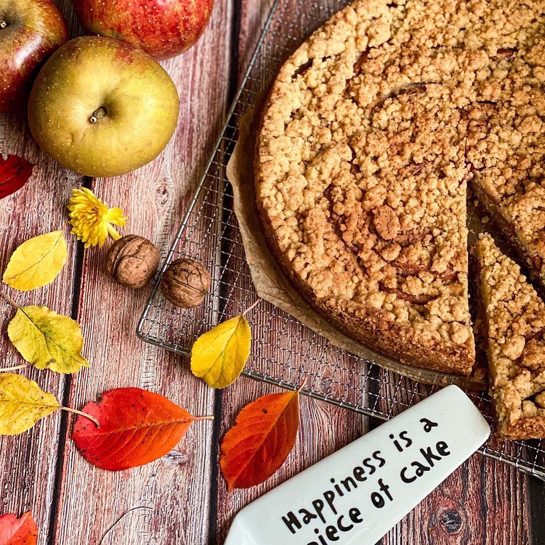 Vegan Apple Crumble Cake