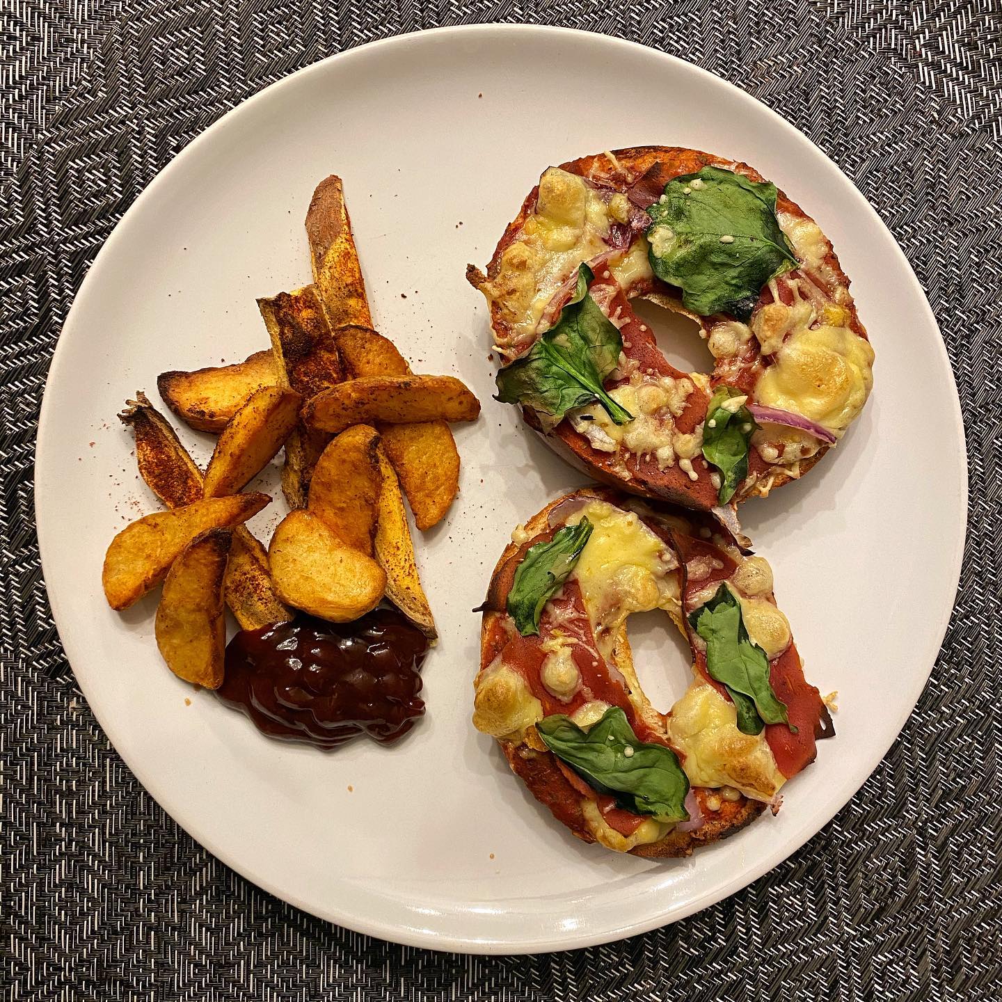 Simple Vegan Pizza Bagels