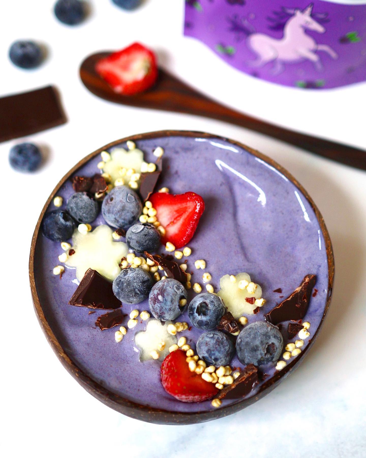 Vegan Banana Spirulina Smoothie Bowl