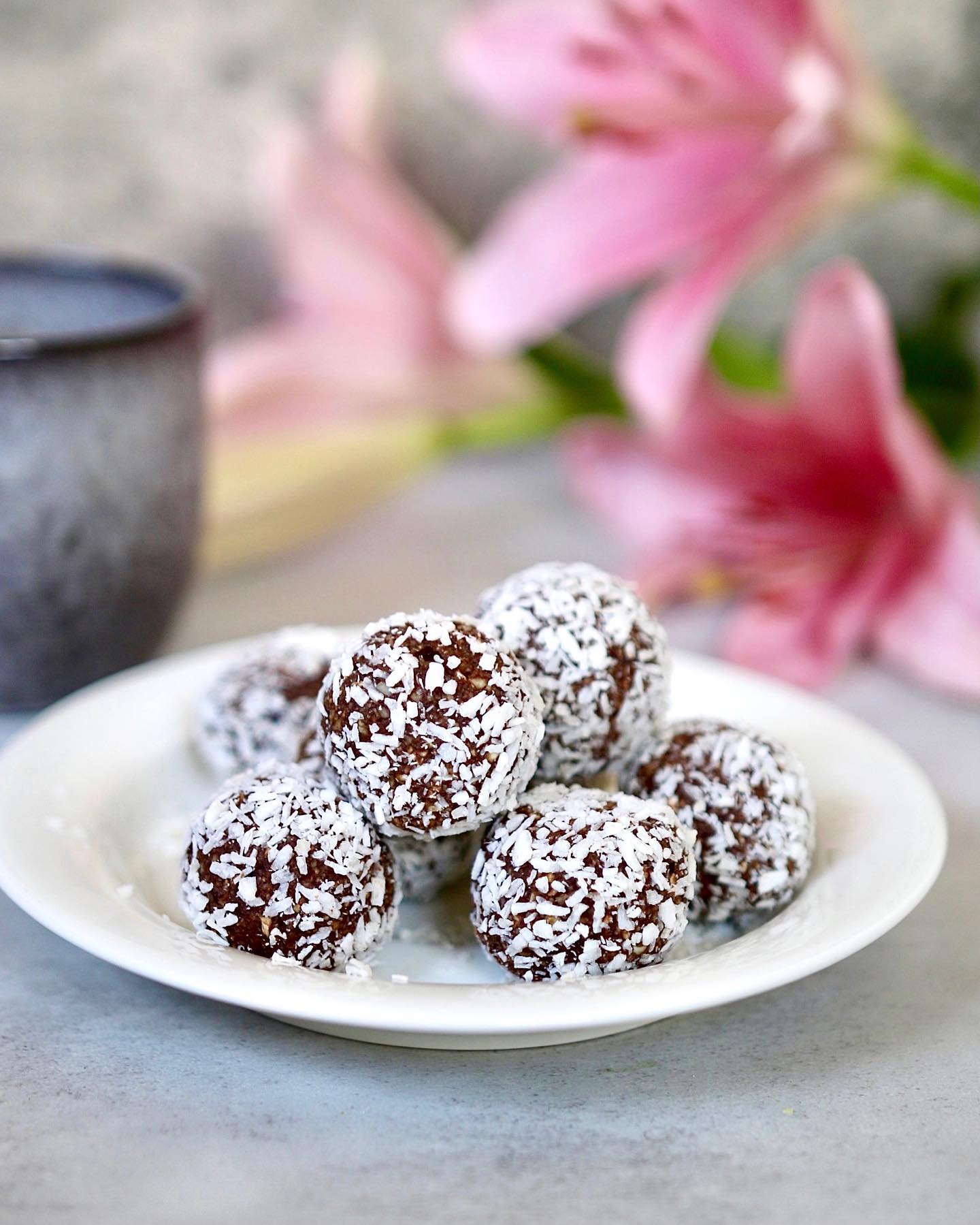 Easy Vegan Coffee Bliss Balls