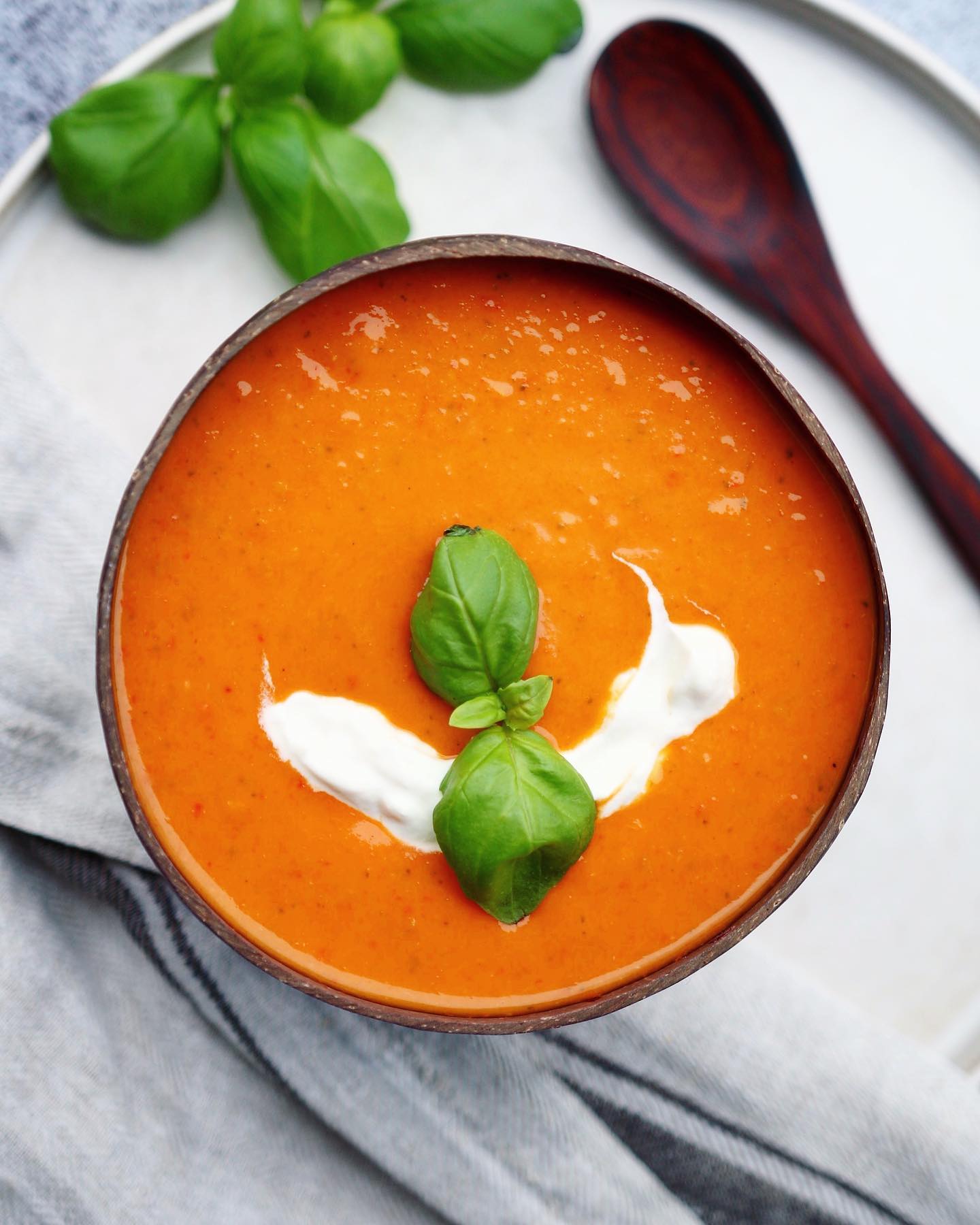 Easy Vegan Roasted Tomato Soup