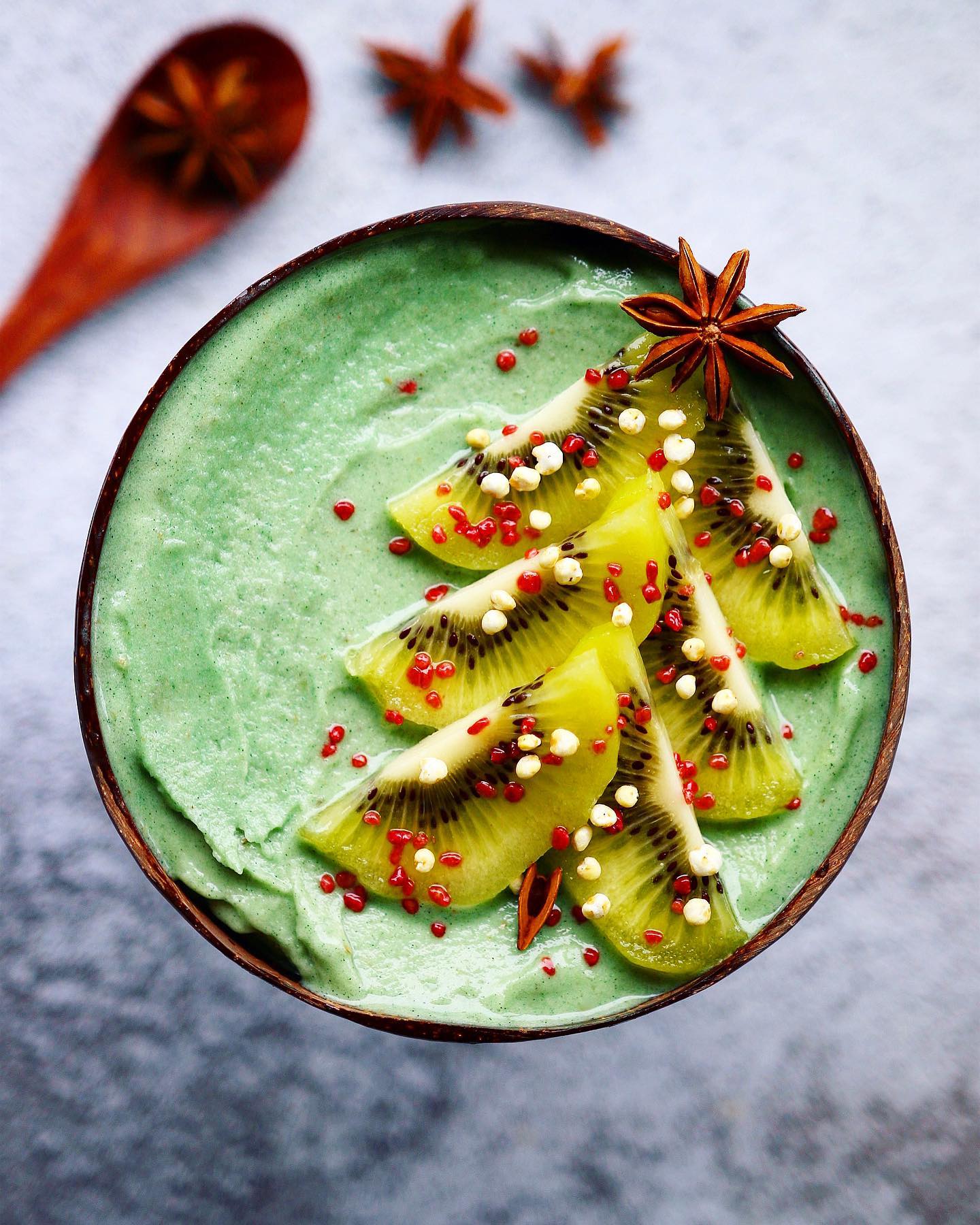 Christmas Green Smoothie Bowl