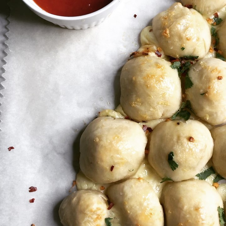 Garlicy Cheesy Christmas Tree Appetizer