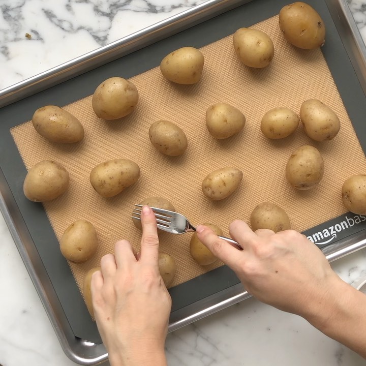 Crispy Garlic Smashed Potatoes