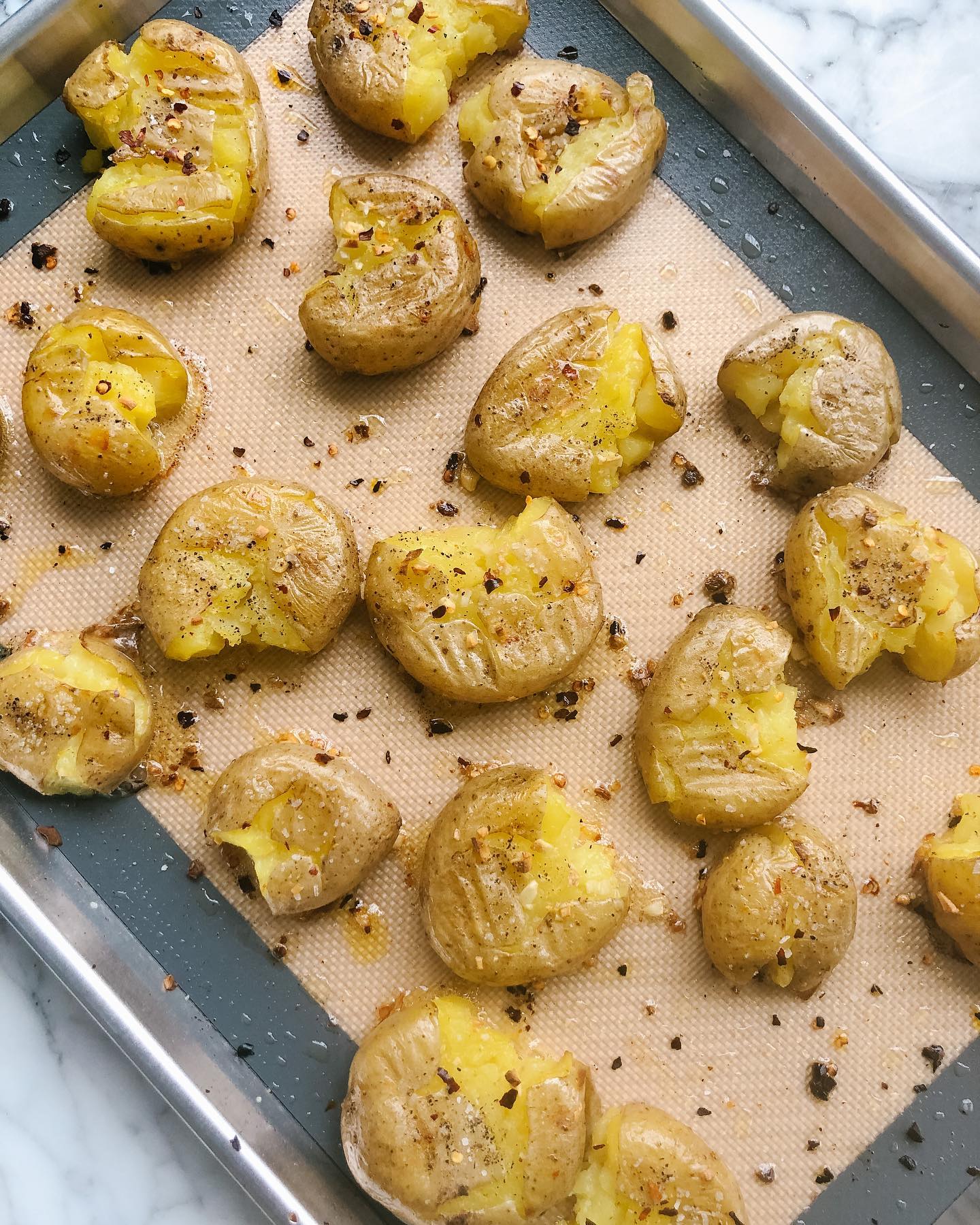 Crispy Garlic Smashed Potatoes
