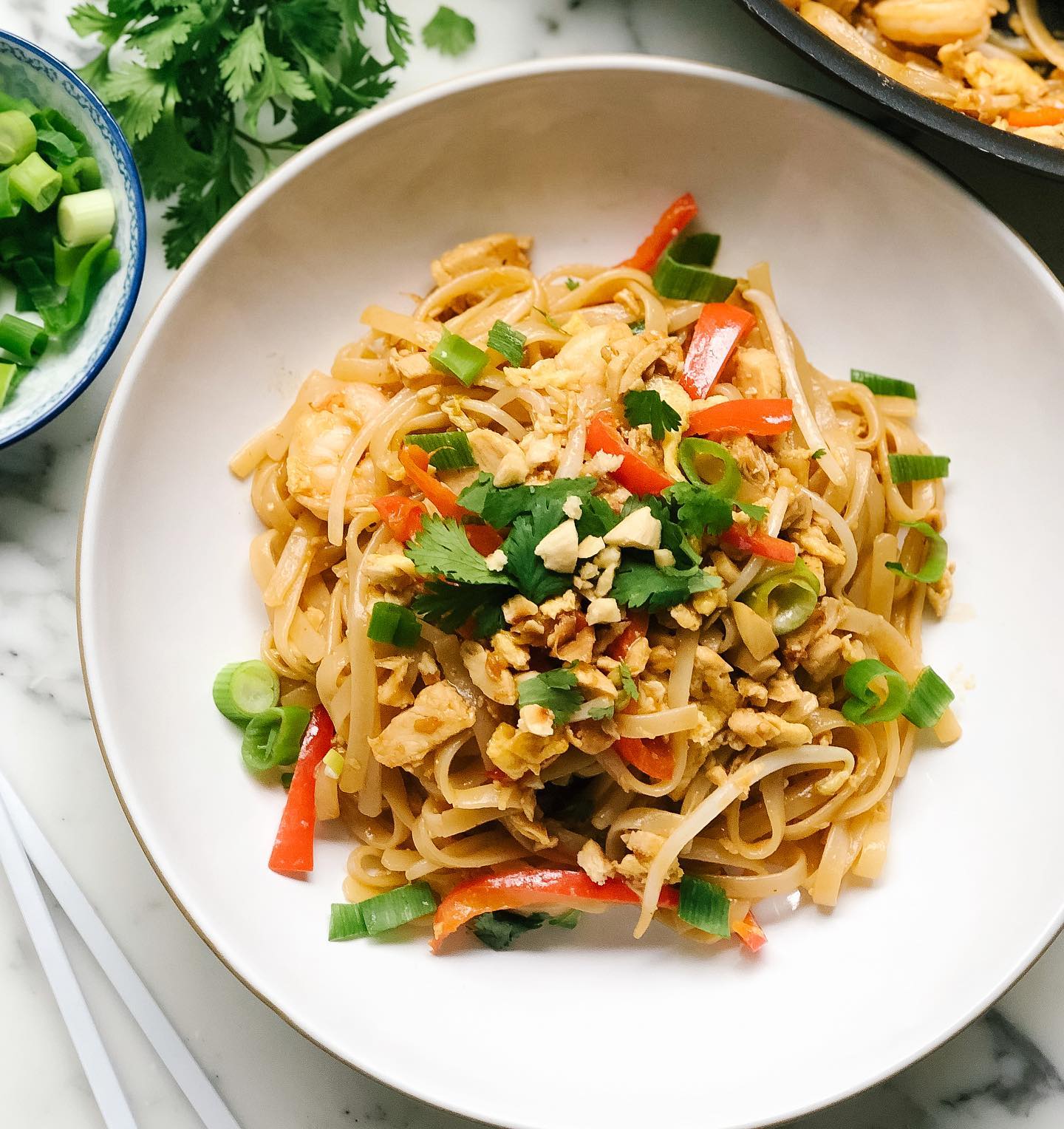 Homemade Chicken and Shrimp Pad Thai Delight 🍜