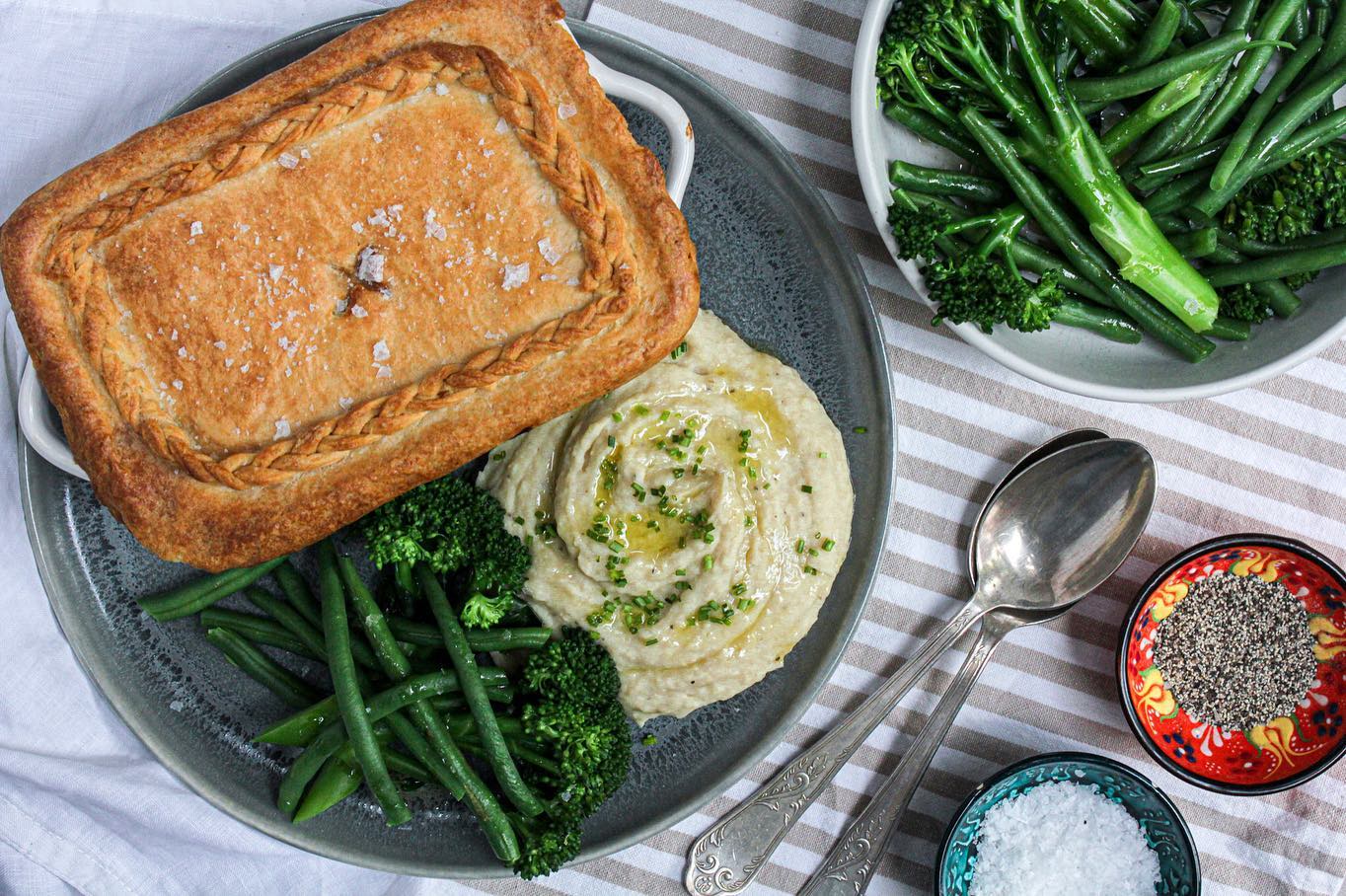 Hearty Jackfruit 'Chicken' Leek and Mushroom Pie