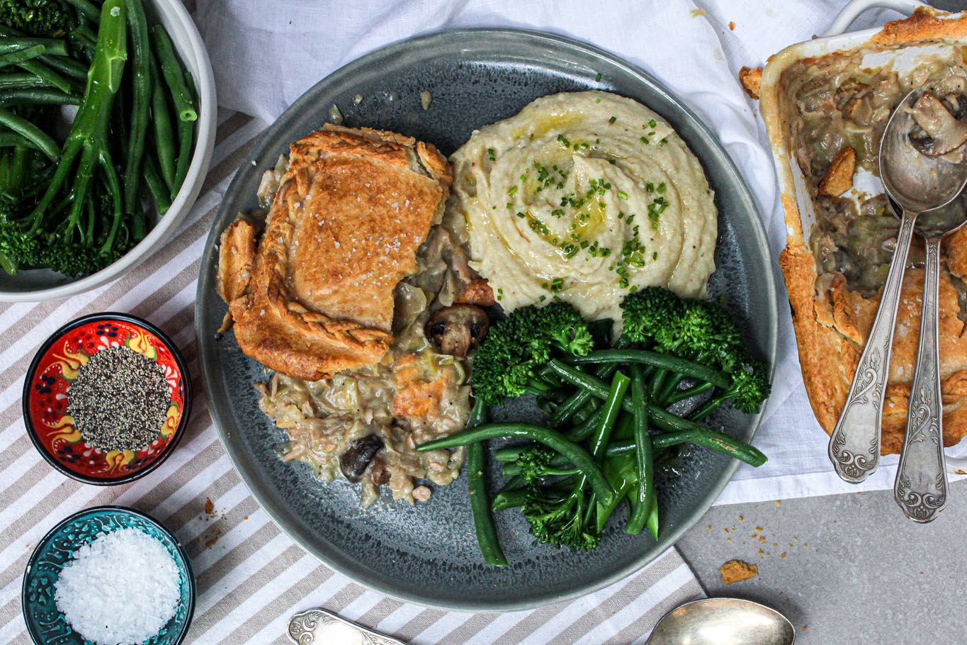 Hearty Jackfruit 'Chicken' Leek and Mushroom Pie