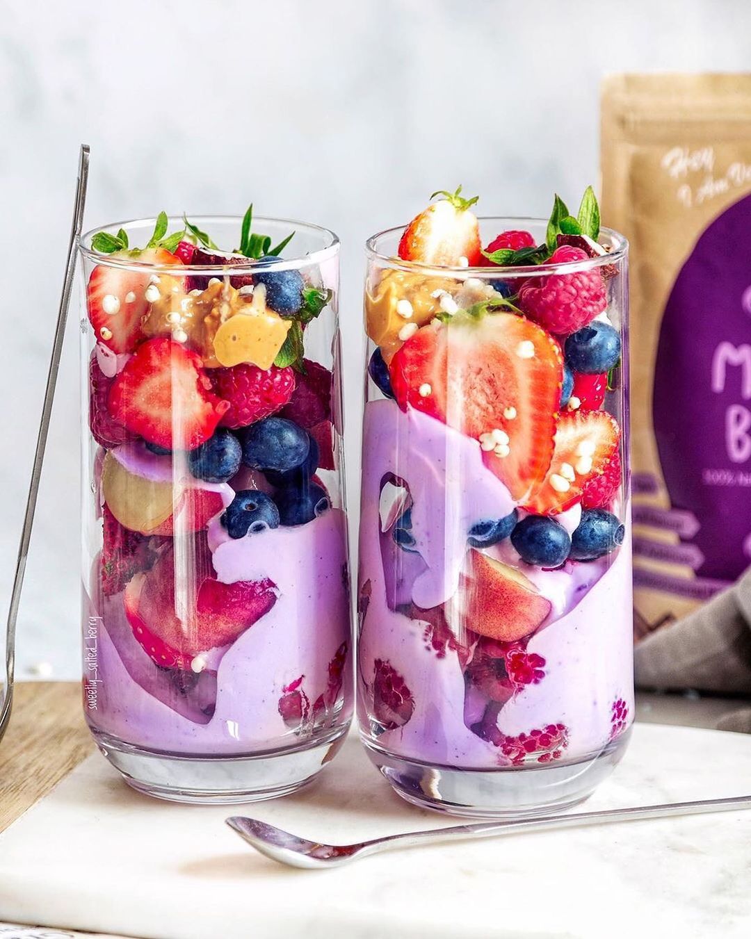 Delicious Summer Berry Yogurt Parfait