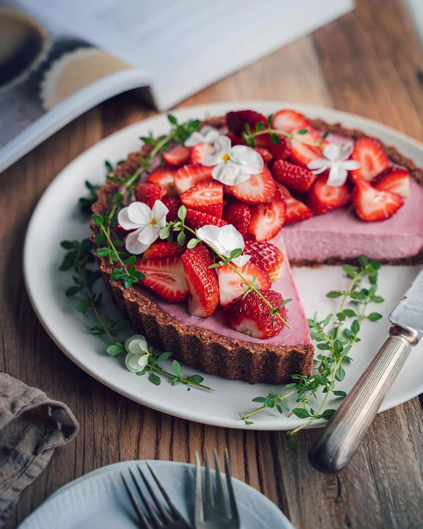 Vegan Strawberry Cheesecake Tart