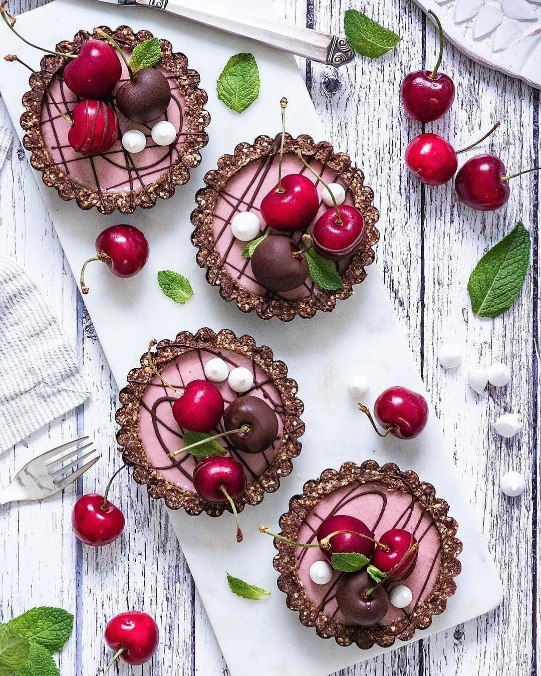 Vegan No-Bake Chocolate Cherry Tartlets