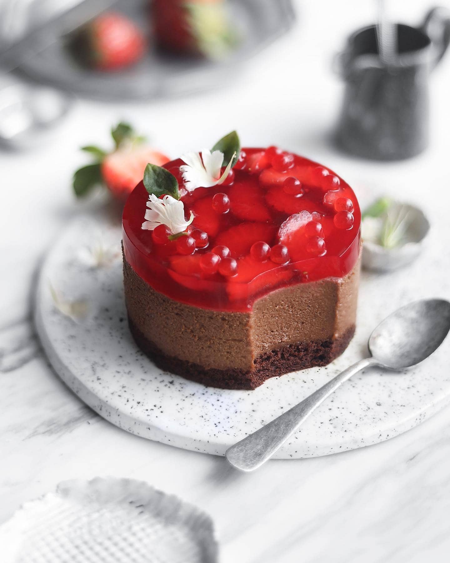 Vegan Strawberry and Dark Chocolate Cheesecake