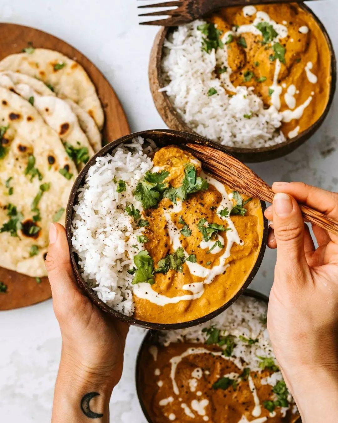 Creamy Butter Tempeh with Garlic Naan