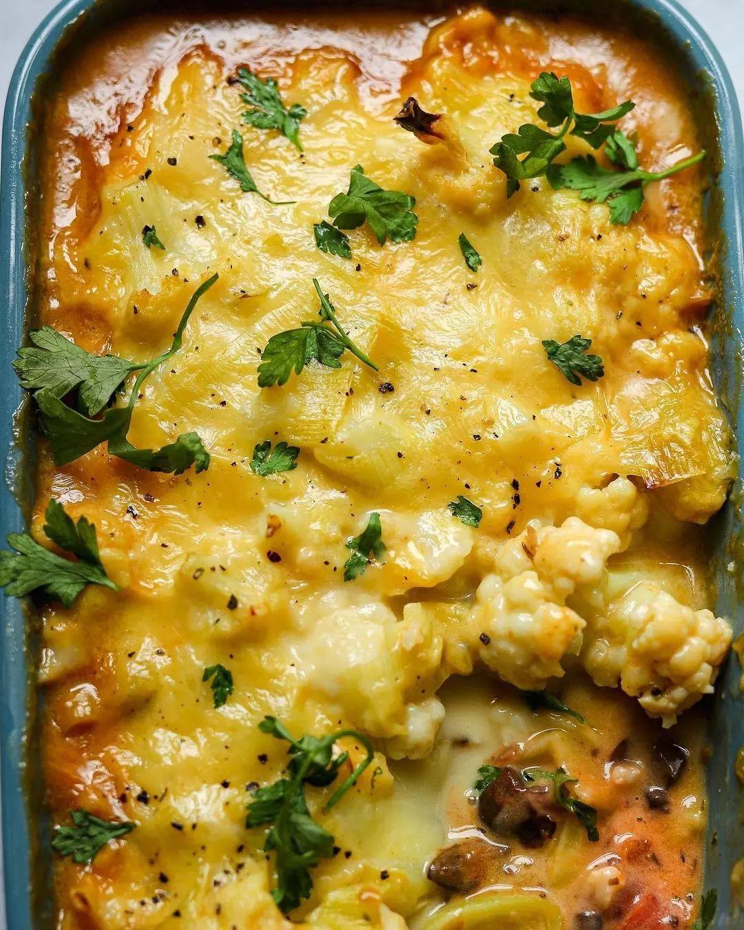 Cottage Pie with Leek and Cauliflower Cheese