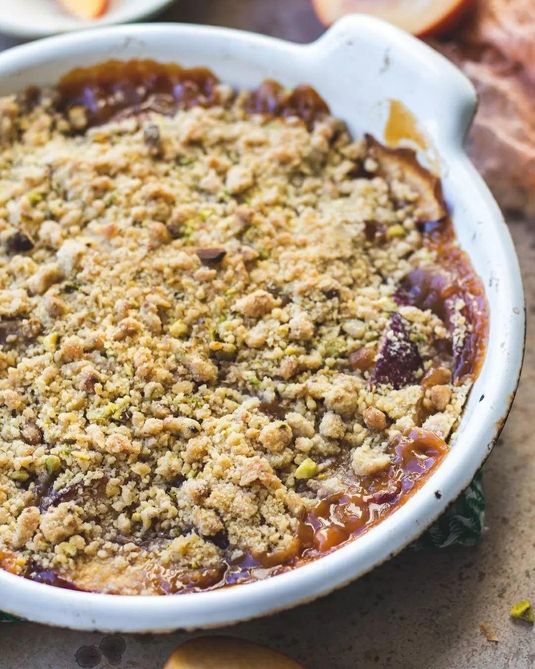 Caramel Peach & Pistachio Crumble