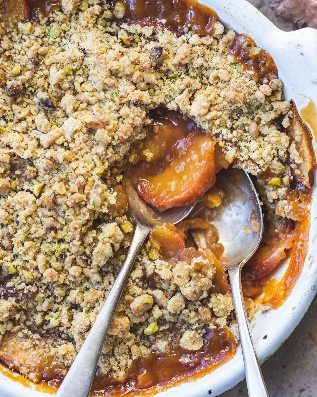 Caramel Peach & Pistachio Crumble
