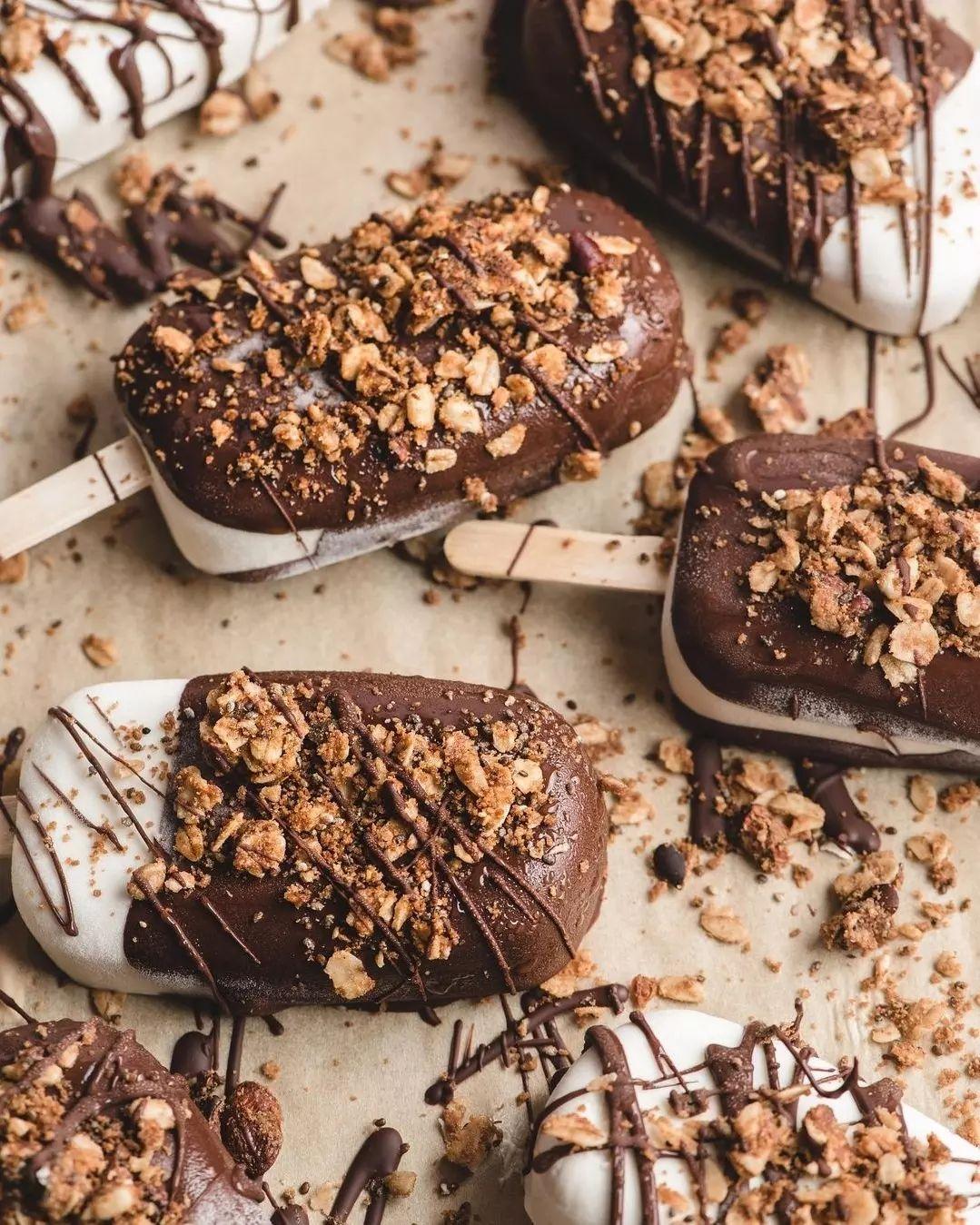 Healthier Homemade Cookies and Cream Magnum Bars