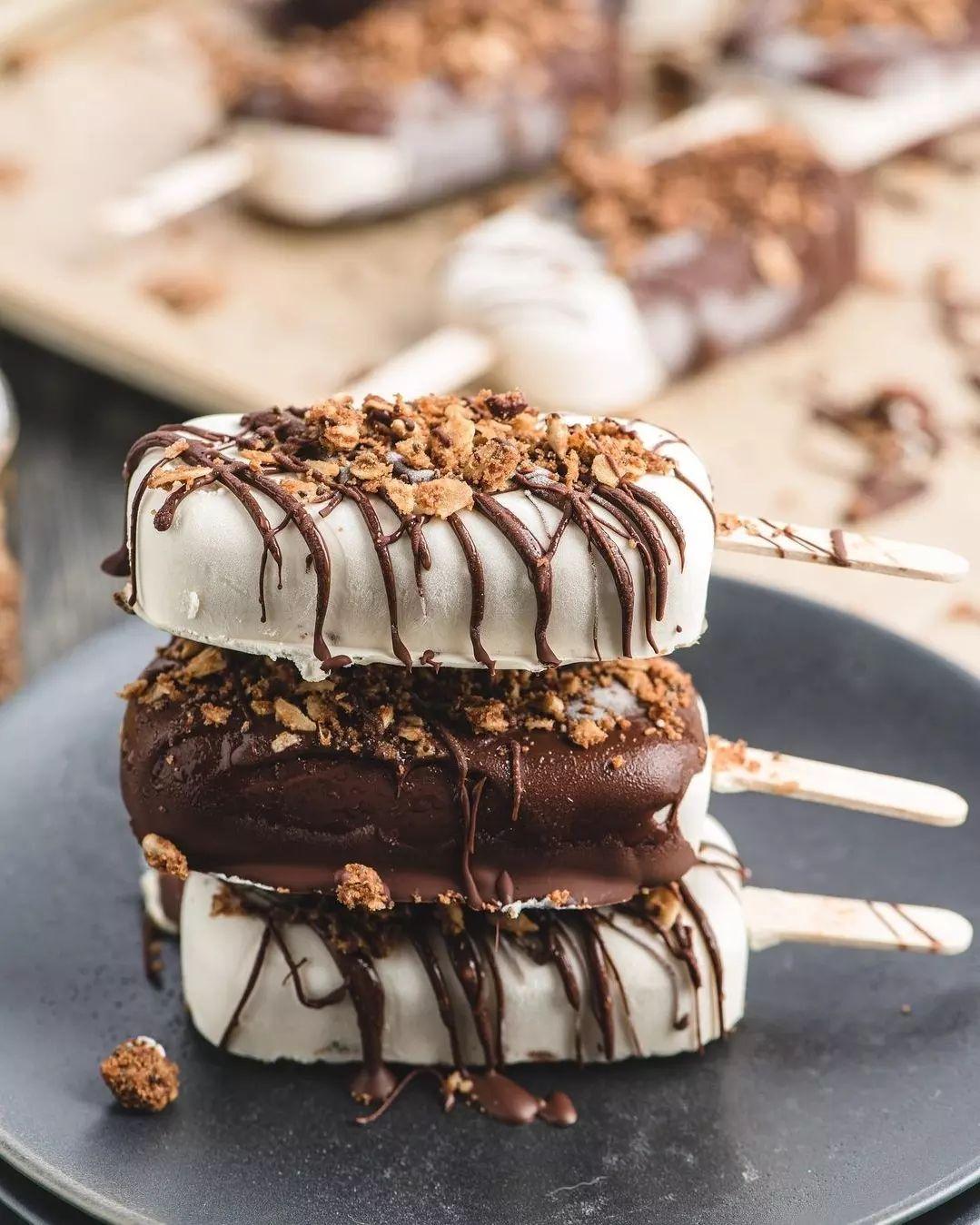 Healthier Homemade Cookies and Cream Magnum Bars