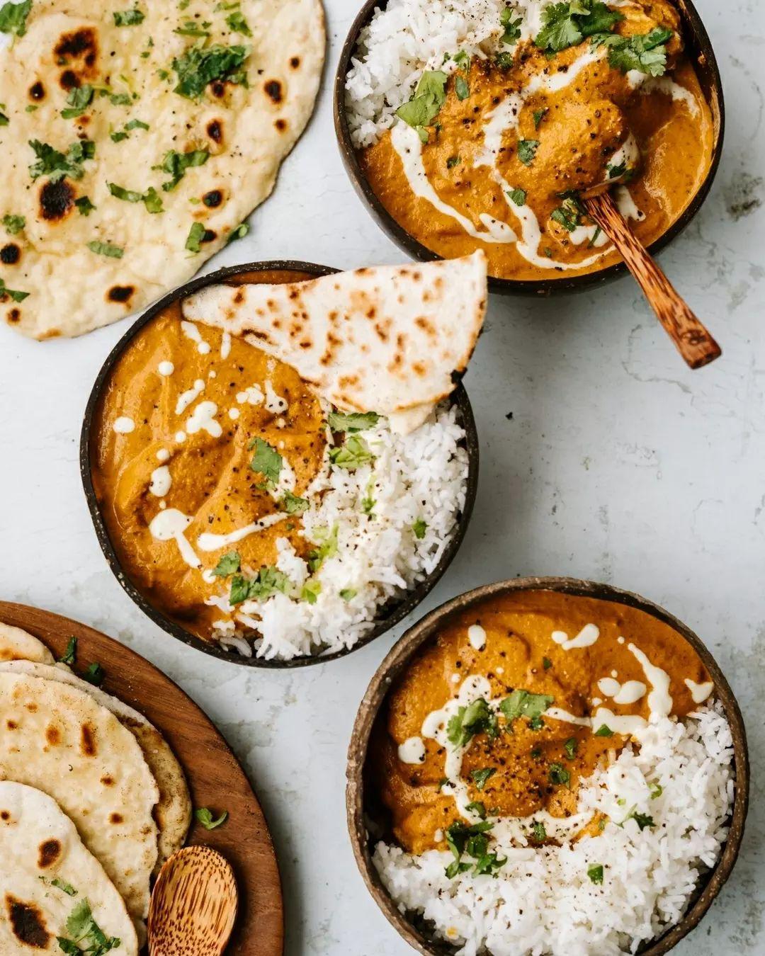 Creamy Butter Tempeh with Garlic Naan