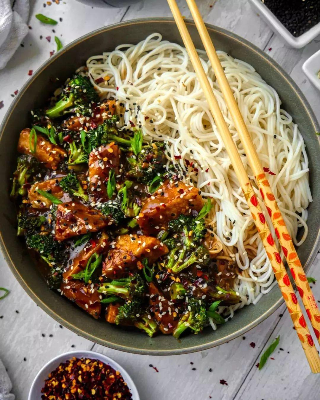 Sticky Garlic Sesame Tofu and Broccoli