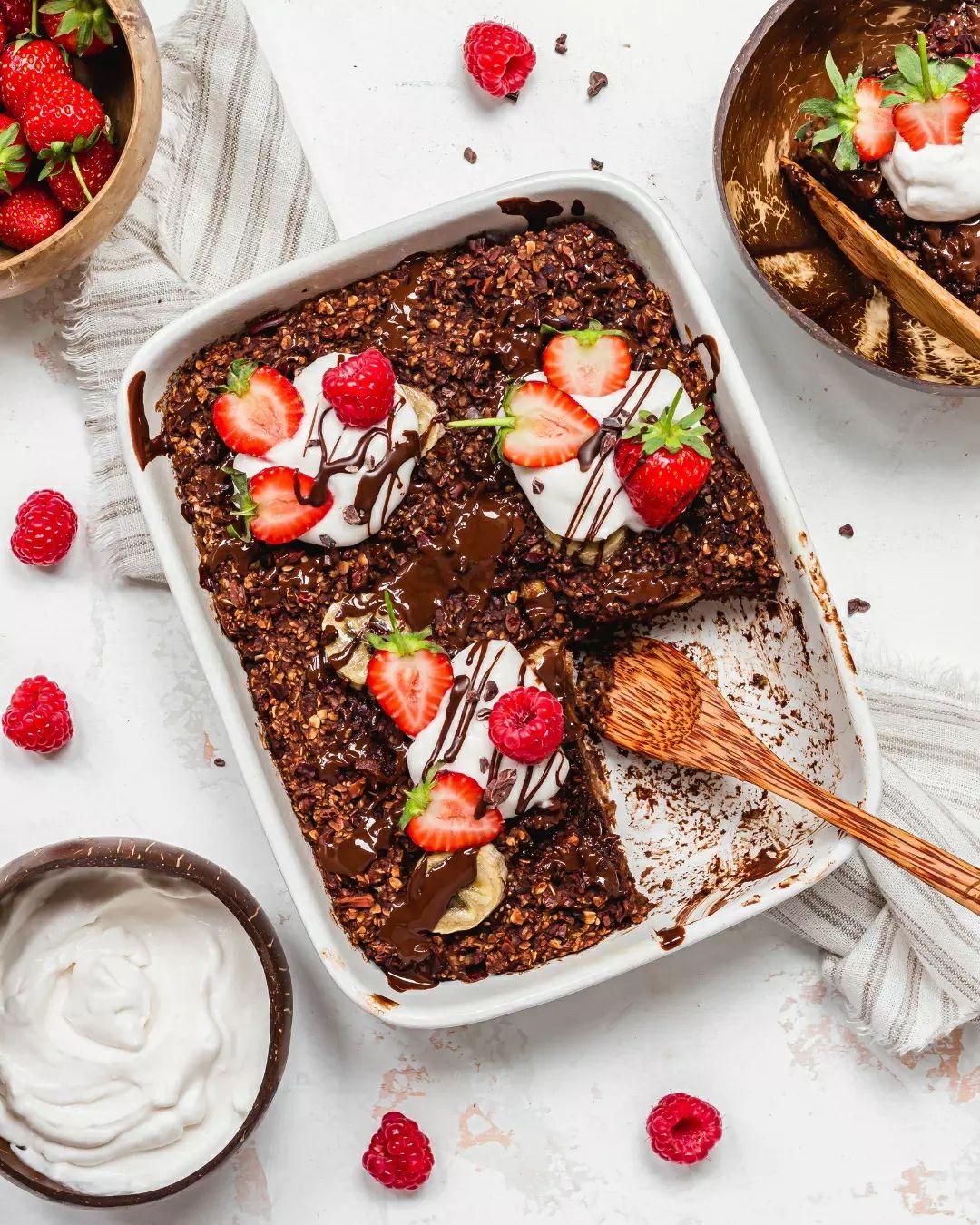 Indulgent Triple Chocolate Brownie Baked Oats 🍫🥄