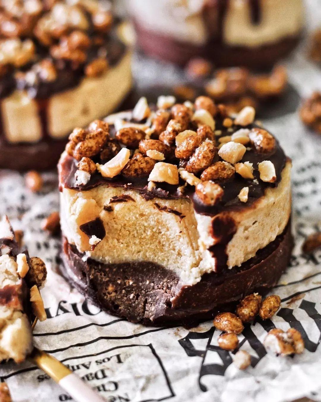 No Bake Mini Chocolate Peanut Butter Cheesecakes