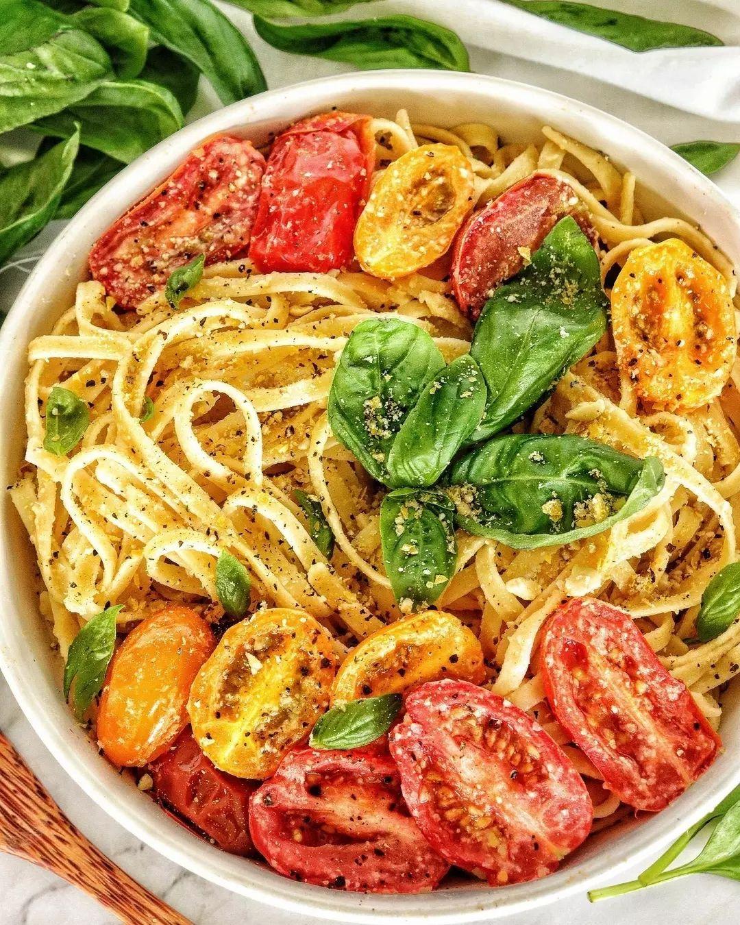 Four-Ingredient Creamy Hummus Pasta
