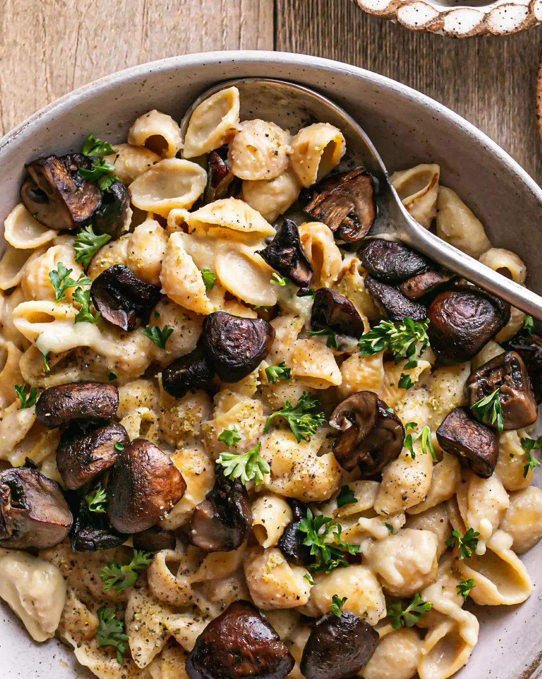 Creamy Alfredo Style Mushroom Pasta