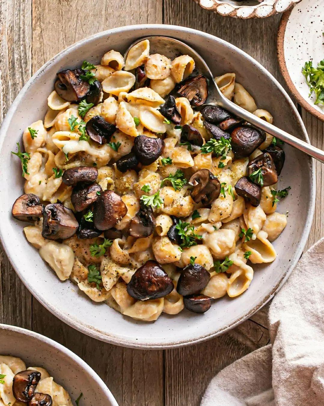 Creamy Alfredo Style Mushroom Pasta