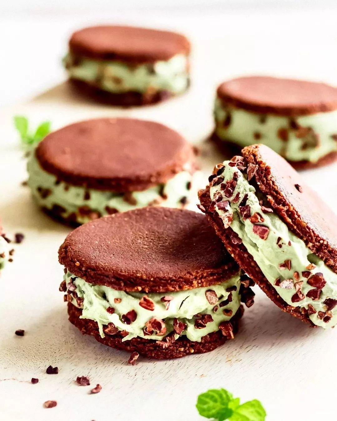 Mint Chocolate Ice Cream Sandwiches