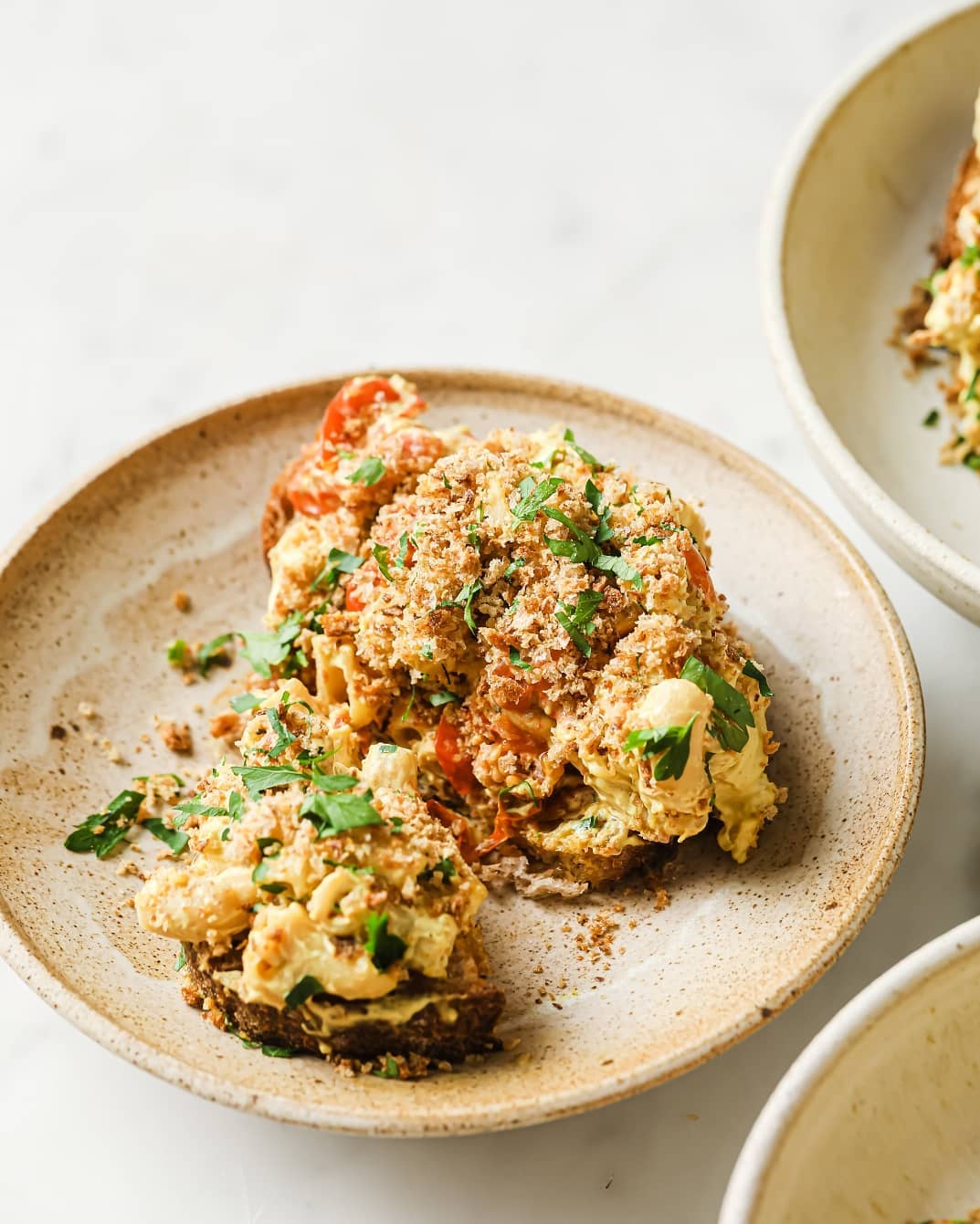 Vegan Mac and Cheese Toast
